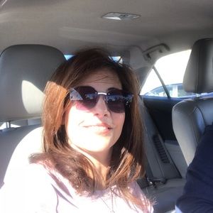 Meet your Posher, Mona